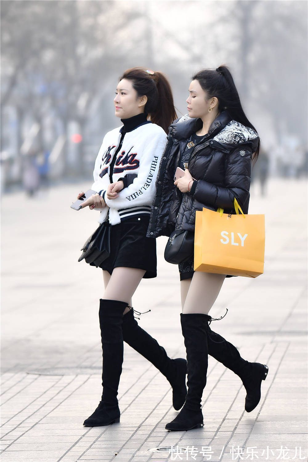 过膝长靴 姐妹都穿着过膝长靴,冬季穿搭可以很精致,走路也很整齐