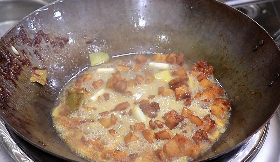 红烧肉最忌讳焯水,厨师长教你一招,肥而不腻又去腥,家人都爱吃