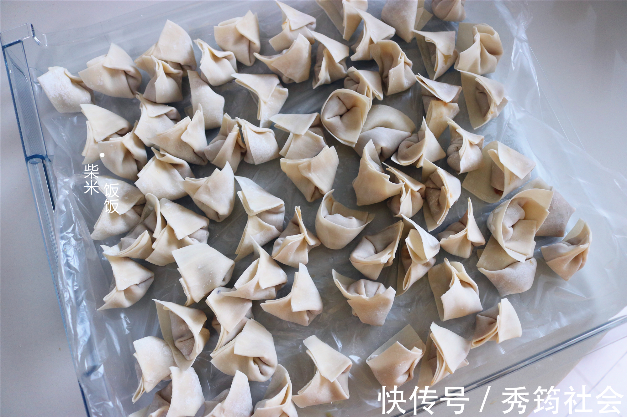 鲜香|跟87岁奶奶学调馄饨馅，咬一口满嘴汁，鲜香弹牙，太好吃了