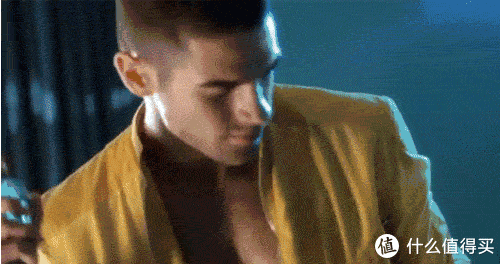 一个男生突然开始喷香水了代表什么？？？