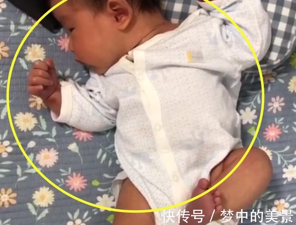 妈妈的心|妈妈陪宝宝玩,突然发现宝宝一动也不动,接下来妈妈笑喷了