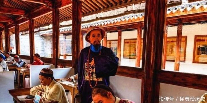 背着|古代一考生背着一麻袋馒头参加殿试，皇帝见状先怒后喜，后让其成为状元