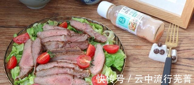 没想到牛排跟沙拉也能这么搭配，爽口开胃，晚上吃它不担心发胖！