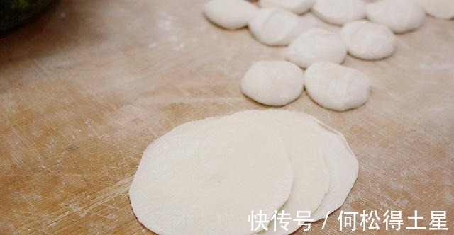 鸡蛋南瓜饺子素馅饺子，鲜香美味，营养健康还好吃！