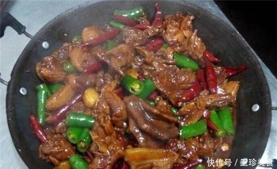 做啤酒鸭时，别傻傻的加啤酒！多加一种食材，鸭肉酱香浓厚又入味