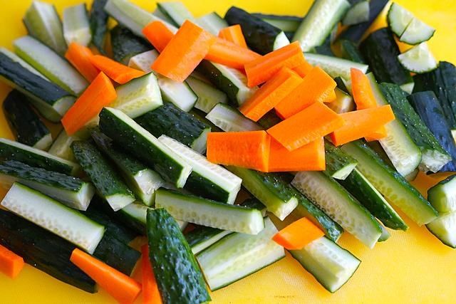 下饭|秋季,腌菜的季节到了,这样腌制黄瓜,酸辣爽脆又下饭,还不发霉