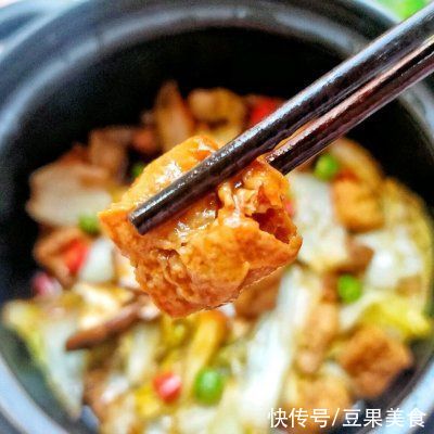 冬天最适合做这一锅菜,热气腾腾的好吃下饭