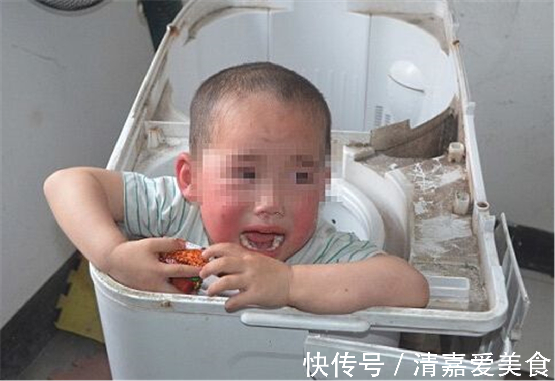 妈妈|哥哥将弟弟“下锅炖了”,妈妈发现时,旁边已经准备好了“配料”