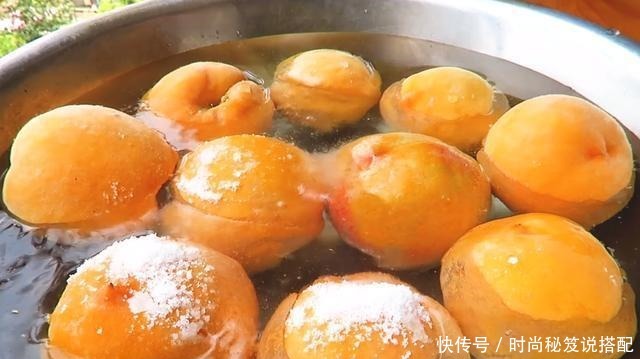 黄桃吃不完别扔掉,教你做罐头,只需简单3步,果肉香甜可口