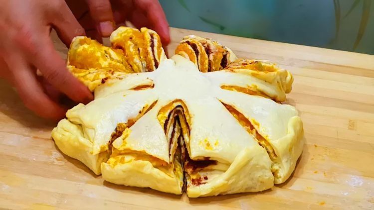 面包简单做法,不用烤箱,不加1滴水,暄软拉丝,新手一做就成功