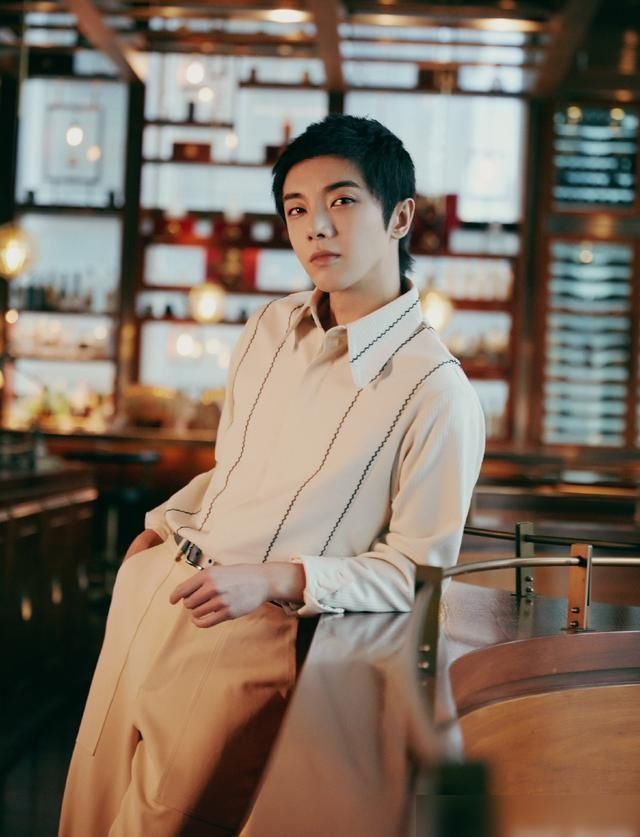 快乐女声|快男现状,华晨宇成巨星,欧豪票房百亿,他却落魄到回家摆地摊