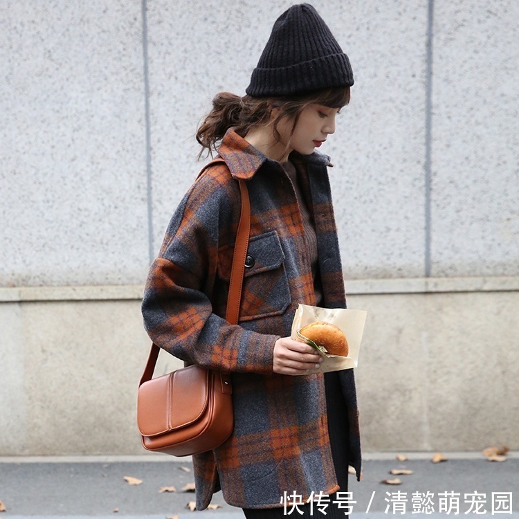 女人味 今年流行这么穿:羊羔毛外套阔腿裤,配短靴,别说,简直美上天