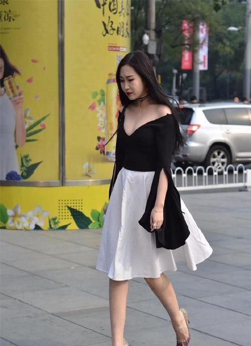 姐姐|裙子太短怕不敢穿在裙尾上加“扑克边”,姐姐装嫩拼了