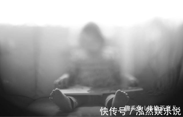 爸爸|宝宝醒来大喊“爸爸你压着妈妈干嘛”,妈妈的回应，很有教育意义