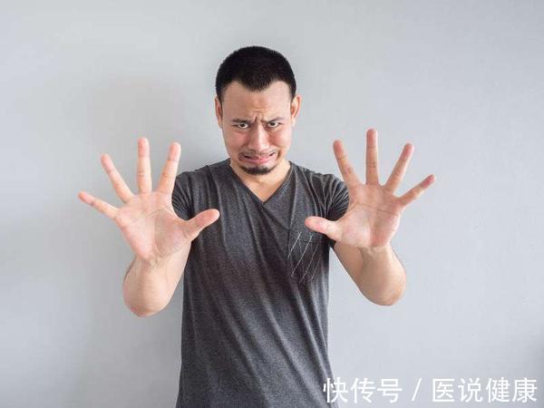 抑郁症患者|抑郁症患者，经常有4种情况！有这3种特征的老人，要做好预防