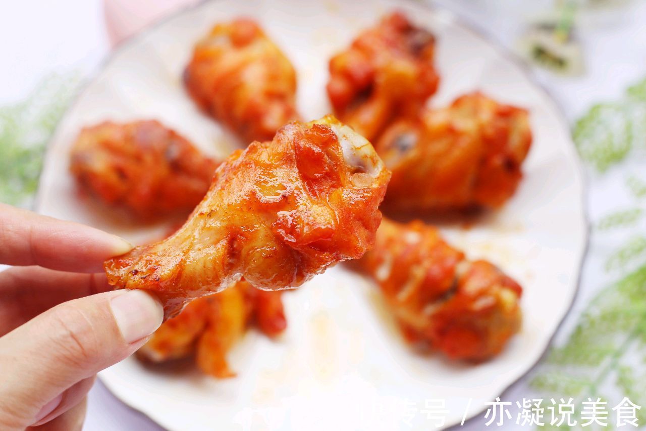 烤箱版的奥尔良鸡翅根,鲜嫩入味,做法简单,比买的好吃多了