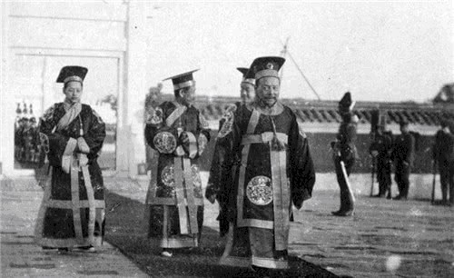 为啥|袁世凯只做了83天皇帝，为啥货币“袁大头”却使用了37年？