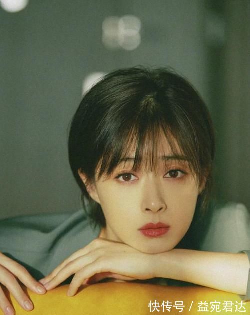 职场|过了40岁的职场女人,建议剪这4款“贴耳短发”,显脸小又显气质