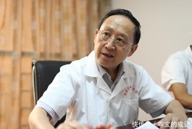 胃部|胃癌早期不痒不疼，饭后若出现4个“异常”，多半需要就医了