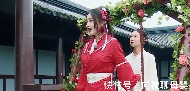 奔跑吧:baby扮裝貂蟬,看她穿的什么鞋子?這是對嘉賓最大尊重