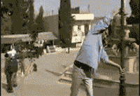 |搞笑GIF动画:小哥哥一连串的动作太帅了!女朋友也太淡定了