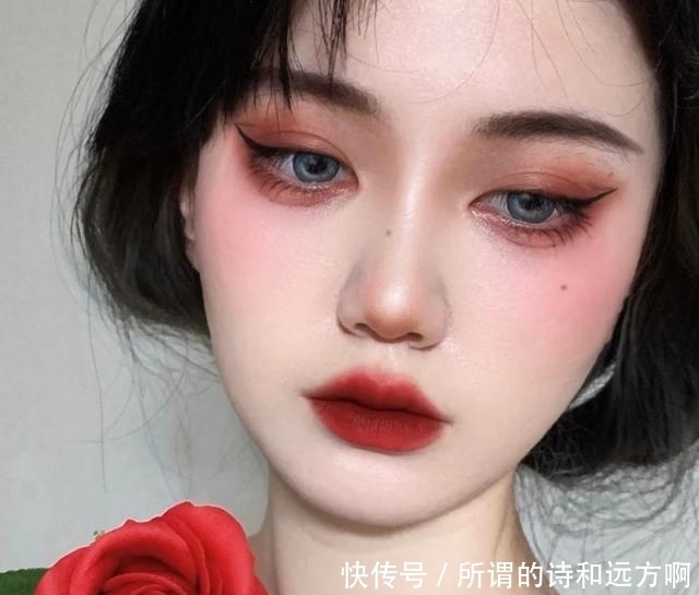 姐妹们|女生好看的眼型有6种，狐狸眼妩媚，圆眼俏皮，我是第二种，你呢