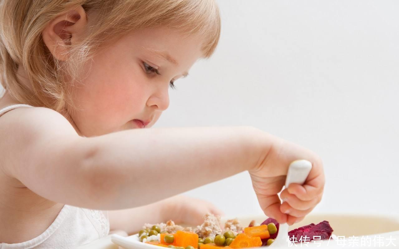 你家孩子正在被“催熟”,预防孩子早熟,这些食品不要给孩子吃了