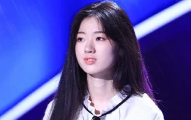 夺冠 18岁的单依纯《好声音》夺冠,张艺谋却表示再也不合作,原因感人