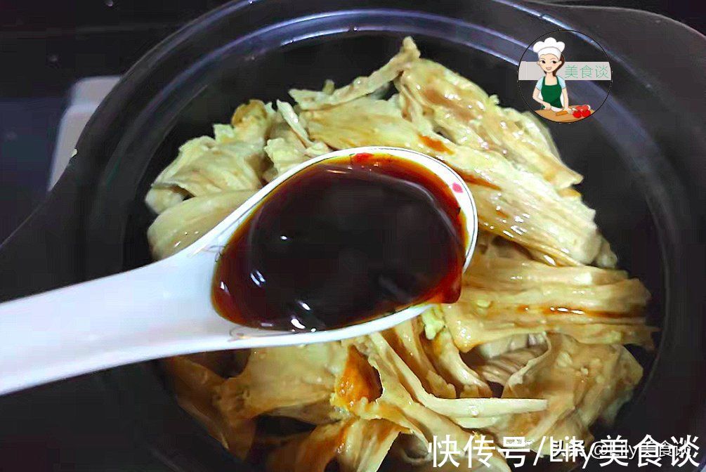 冬天,五花肉和它是绝配,泡软一煎一焖,简单又营养,多给孩子吃