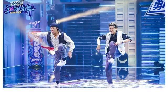 《这就是街舞》战队首秀,张艺兴韩庚惊艳,王一博布局出错输太惨