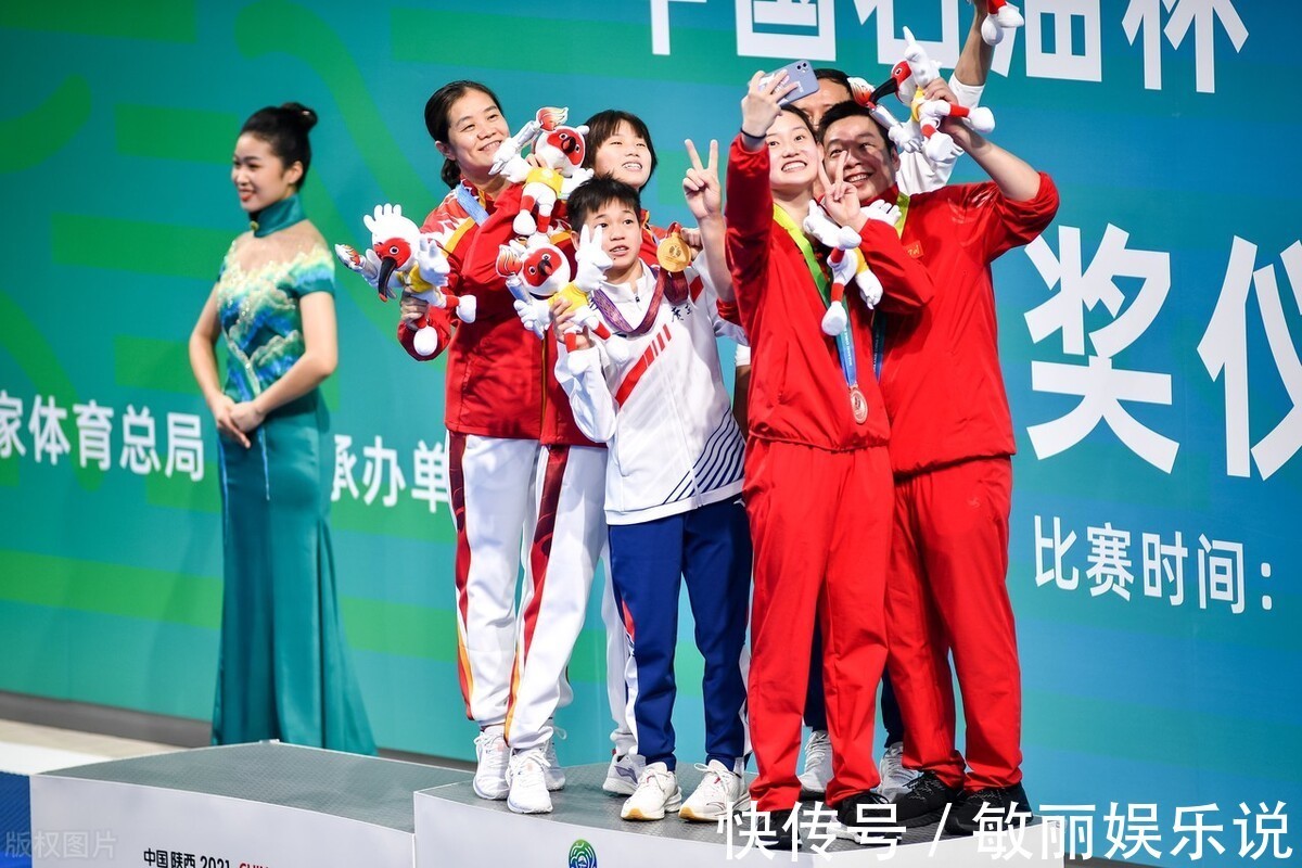 全运会|全红婵衣锦还乡!村里铺路搭灯+放烟花,杏哥这回光宗耀祖了