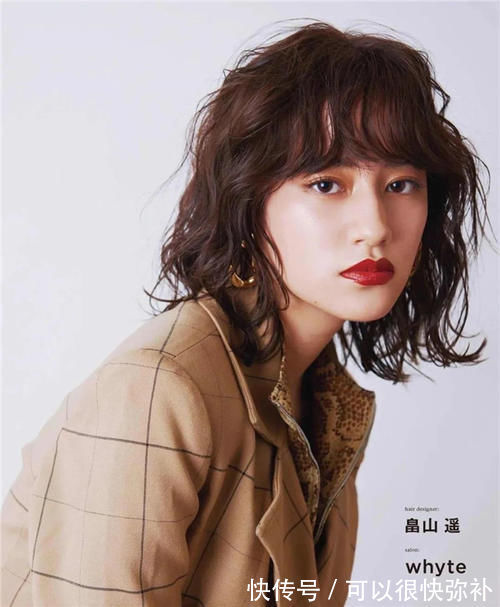 卷发|40岁女人头发不要剪太短,今年流行这3款发型,好看减龄又显气质