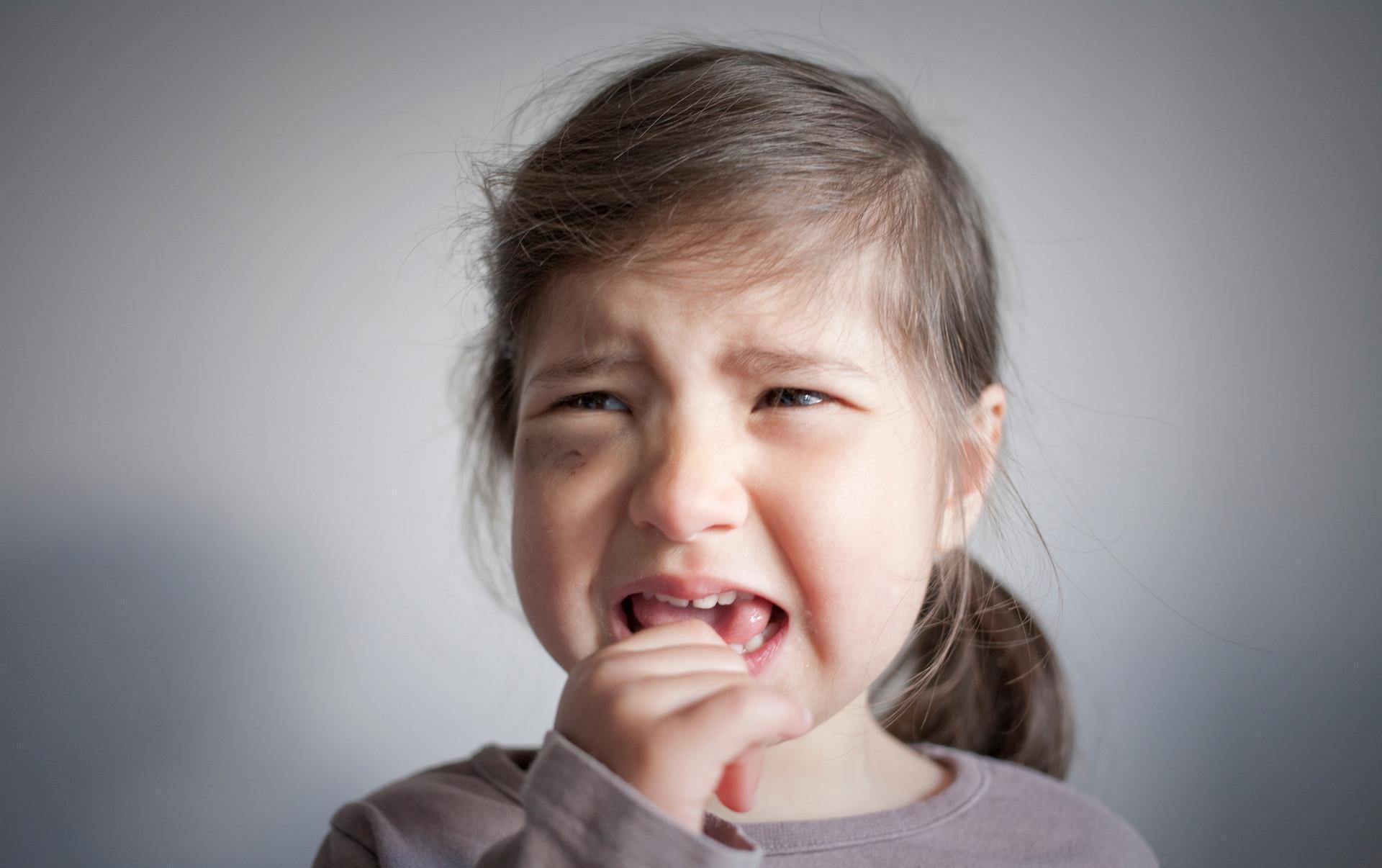 妙招|孩子指甲有白点,有寄生虫?缺维生素?都不是,跟一个坏习惯有关