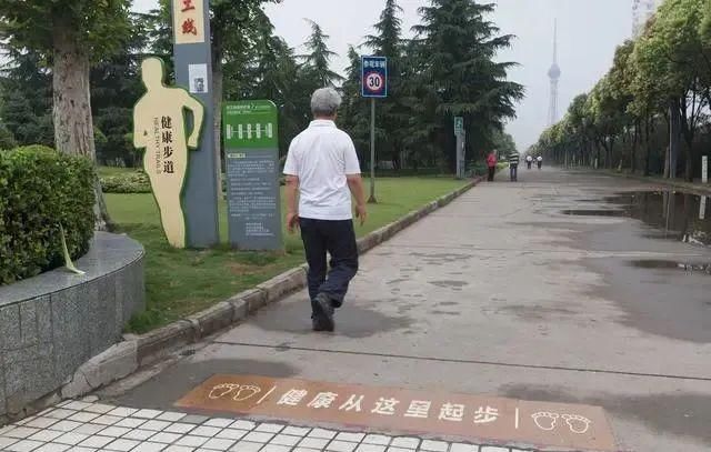 高血糖|血糖超标,“脚”知道?双脚若没有4异常,祝贺,血糖控制得不错