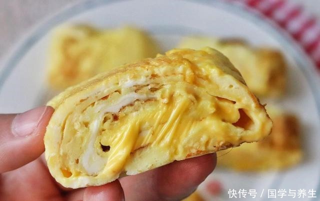 我常用鸡蛋给孩子做这早餐，咸香松软，补充营养，5分钟就搞定