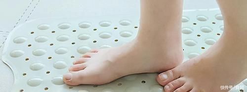 胎儿|孕妈洗澡时应该怎么做才能保证自己和胎儿的健康?孕妈洗澡有讲究!