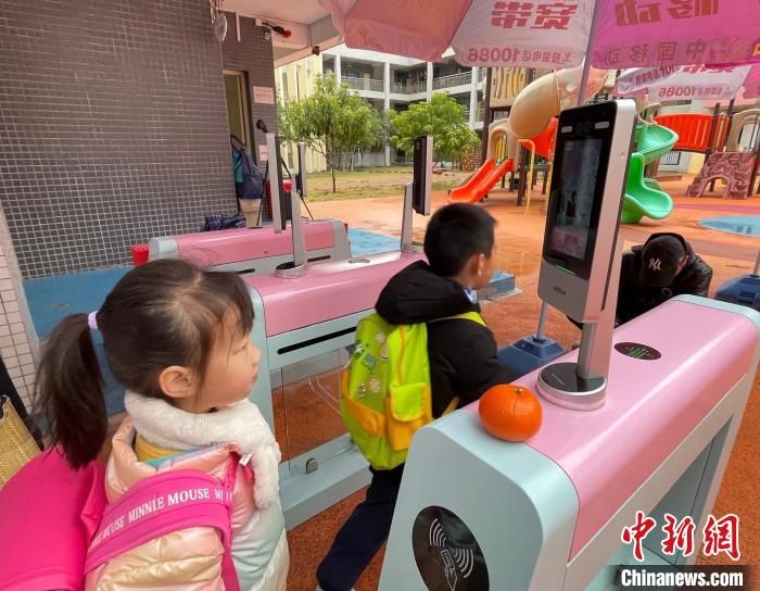 柳州市景行小学|广西柳州公办学校“刷脸”进校 保障学生安全