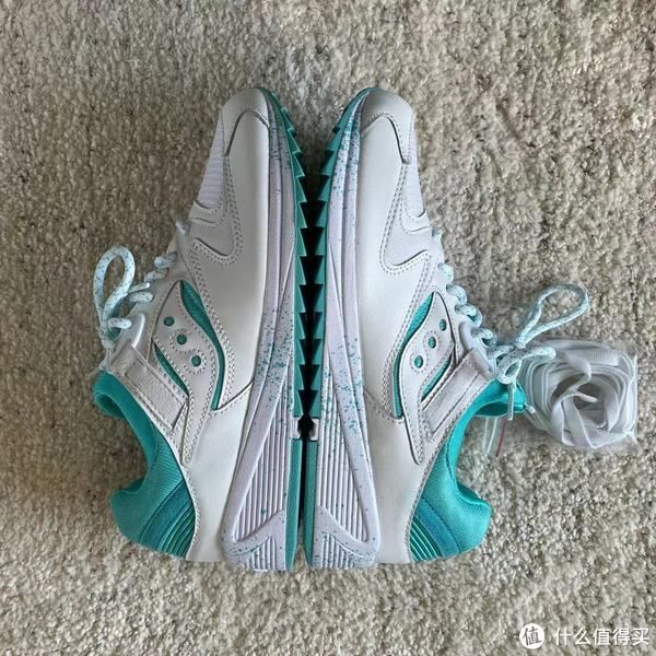 配色|Sneaker 篇一百一十八：Saucony Azura OG和Grid 8500开箱