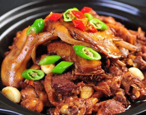 红烧鹅|老人身体不抗冻受凉容易感冒,多吃滋补菜,补虚御寒预防感冒