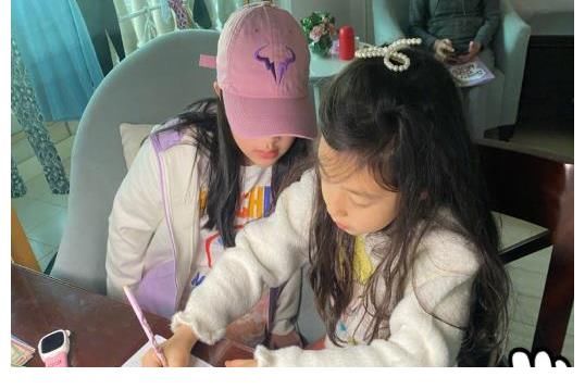 《爸爸去哪兒》三個家庭重聚，嗯哼缺席好遺憾，小泡芙長殘了？