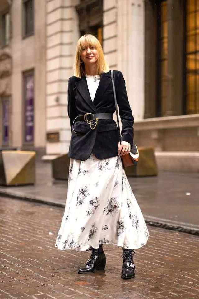 最近火了一件外套叫“丝绒外套”，时髦高级又保暖，关键是还显贵