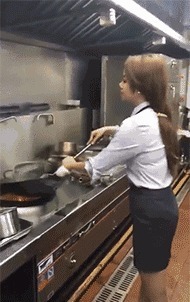 |搞笑GIF趣图:妹子get到一个好技能,不用美颜也能拍出美照