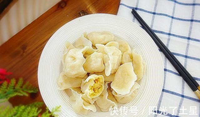 冬天吃饺子,不能错过这馅,掌握一个小窍门,营养鲜香,越吃越爱!