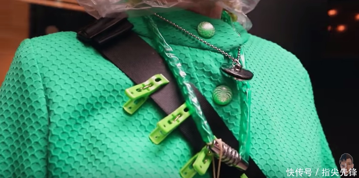 100块把土鳖宅男变鲜肉超模,英国俩沙雕小哥把时尚圈玩坏了