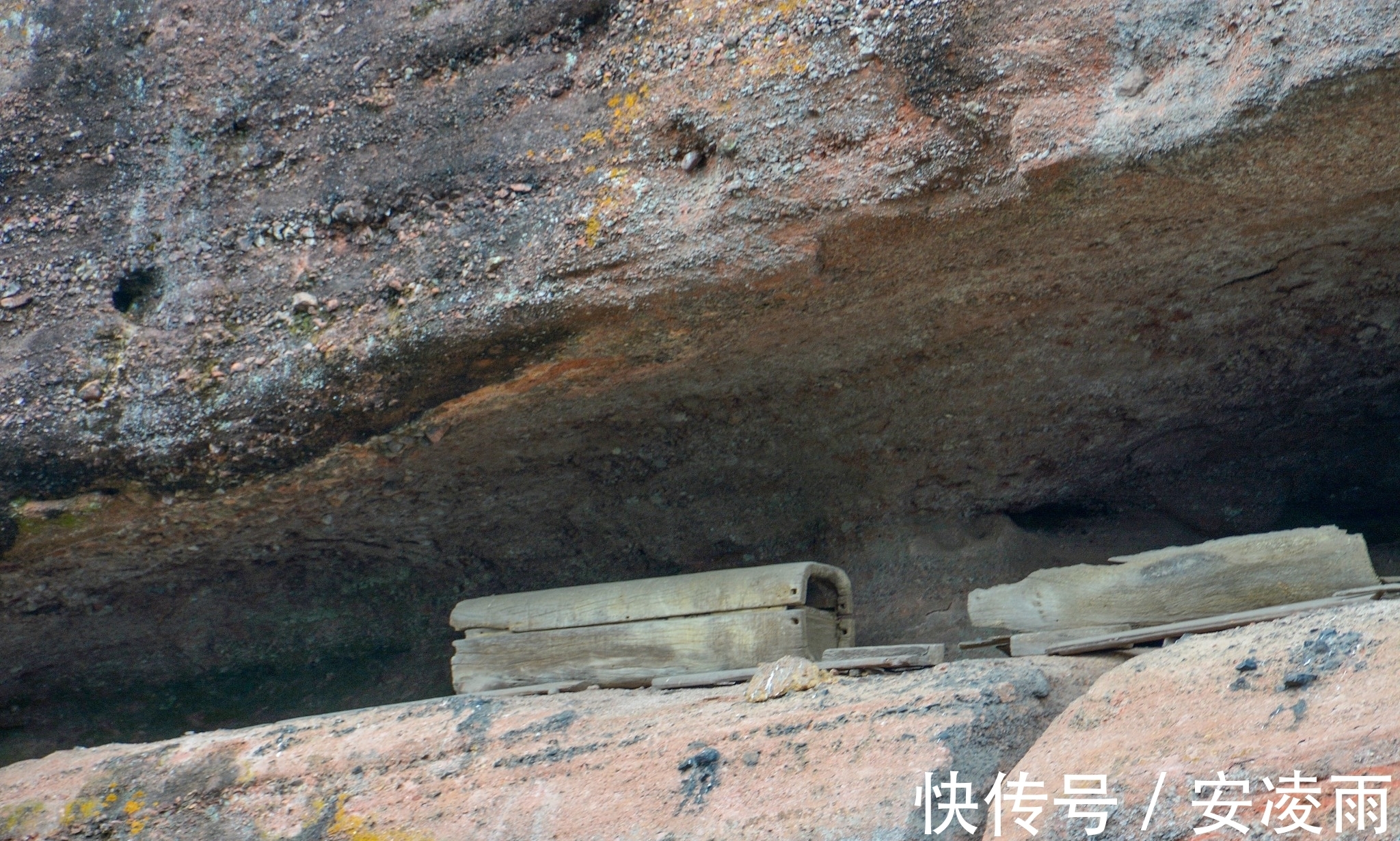 悬崖峭壁|道教祖庭龙虎山“千年悬棺之谜”，曾悬赏百万，至今无人破解