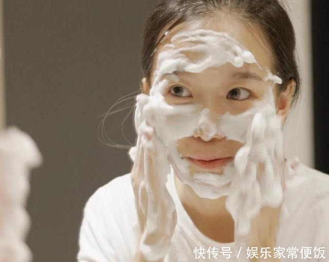 水杨酸|不到10元的国货有哪些是好的安安补水霜一定要试,粉刺露真给力