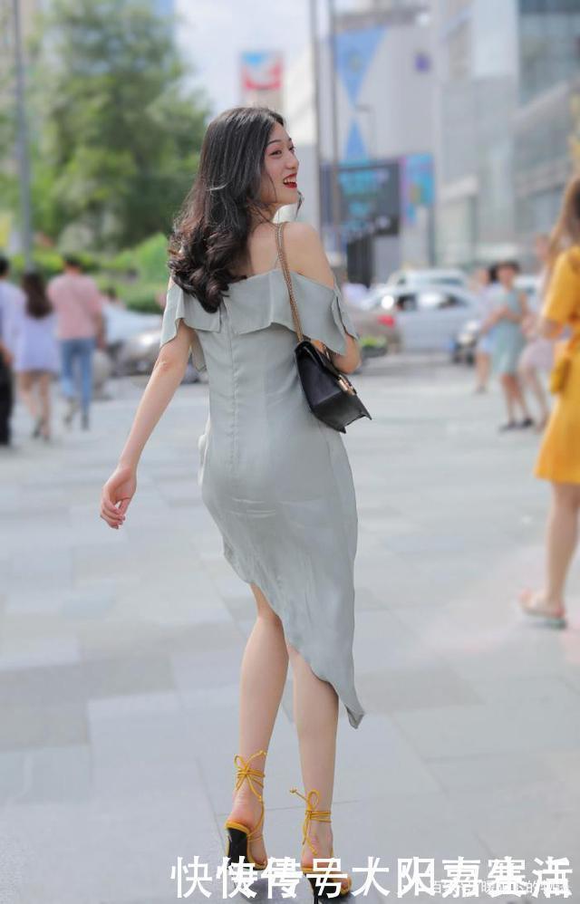裙子|换上时尚吊带裙，让造型显得优雅，美出个性靓丽感