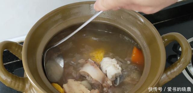 鸡汤|冬季别总喝鸡汤,试试这样煲一锅,营养高钙好喝,食材简单又便宜