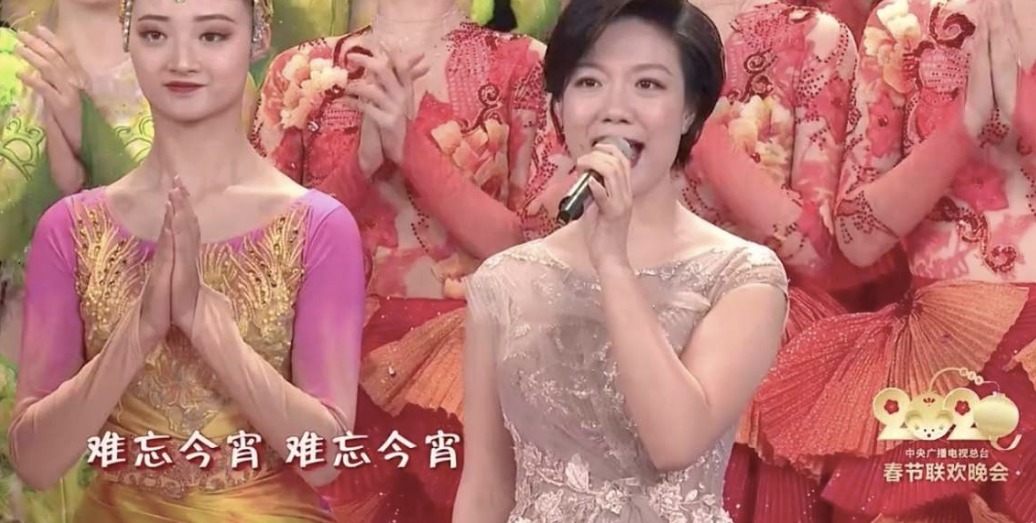 龍婷|最慘的《星光大道》冠軍:央視春晚壓軸登臺,一年后卻在街頭賣唱