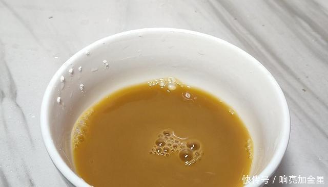 倒入|佛手瓜最健康的吃法,不煮汤不炒肉,出锅又香又下饭,真解馋